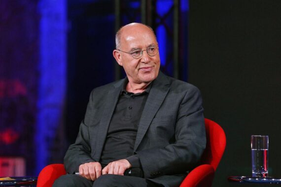 Gregor Gysi spricht über Rassismus-Vorwürfe und bietet Gespräch an. политическая дискуссия.