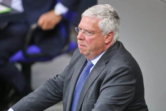 Jürgen Hardt spricht über Sicherheitsbedenken bezüglich der iranischen Revolutionsgarde in Deutschland.