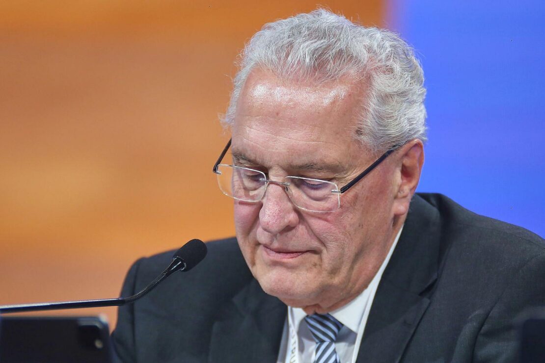 Herrmann zeigt in Erlangen Solidarität mit iranischer Protestbewegung