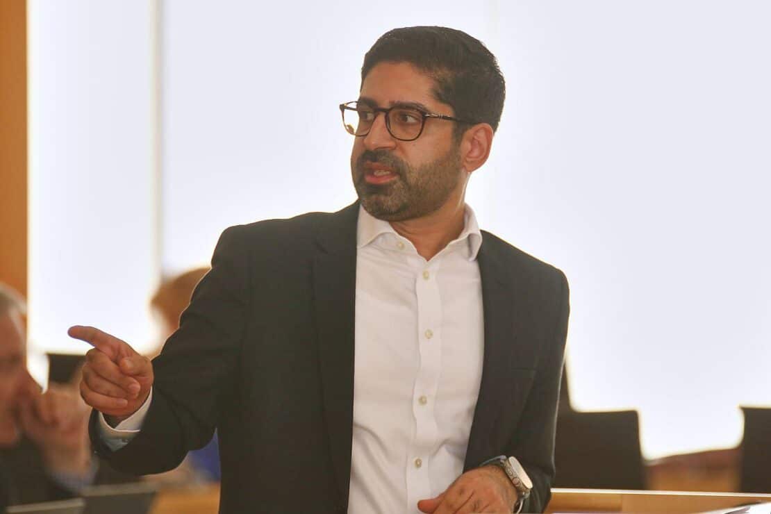 Hessischer Verkehrsminister verurteilt Angriff auf Kontrolleur in Frankfurt