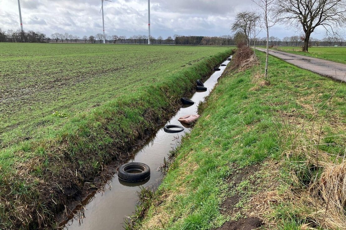 Illegale Müllentsorgung in Hatten – Polizei sucht Zeugen