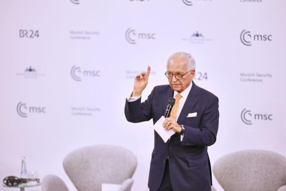 Wolfgang Ischinger kritisiert US-Iran-Politik und fordert klare Strategie für Europa.