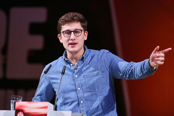 Philipp Türmer fordert stärkeren europäischen Widerstand gegen US-Wirtschaftseinflüsse und Milliardäre.