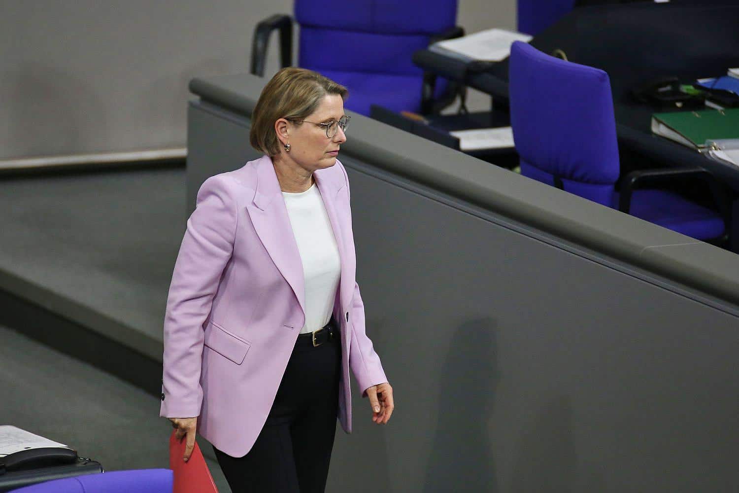 Justizministerin kündigt Gesetz gegen digitale Gewalt an