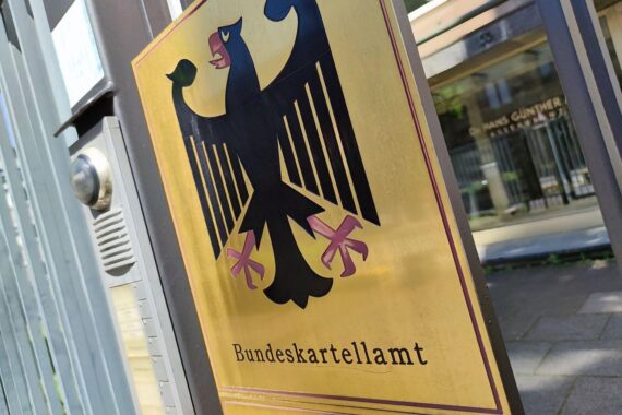 Andreas Mundt spricht über Wettbewerbsrecht und politische Einflussnahme auf internationale Behörden.