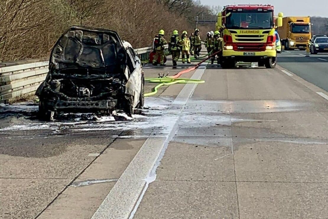 Kind bei Autobahnbrand auf A3 bei Ratingen verletzt