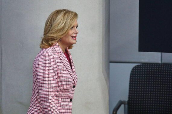 Julia Klöckner in Kiew, spricht im Parlament zur Unterstützung der Ukraine und europäischer Sicherheit.