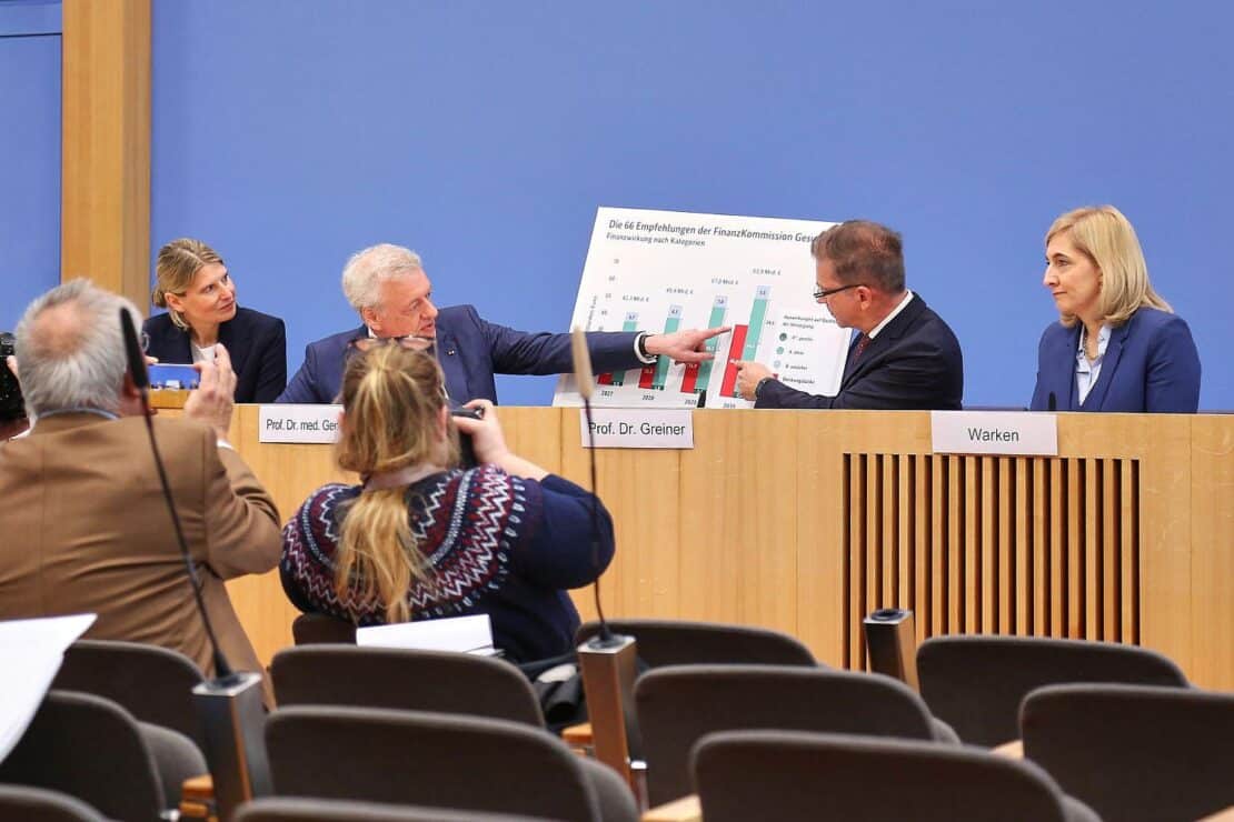 Kommission empfiehlt 66 Maßnahmen für stabile Krankenkassenbeiträge