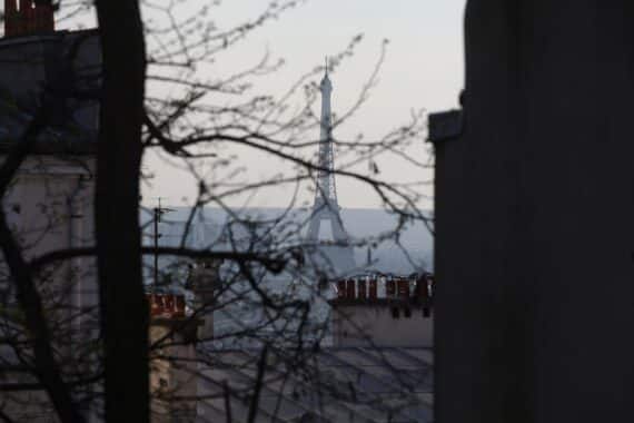 Eiffelturm in Paris vor kommunalen Wahlergebnissen: Sozialisten, Republikaner, Grüne kämpfen um Stimmen.