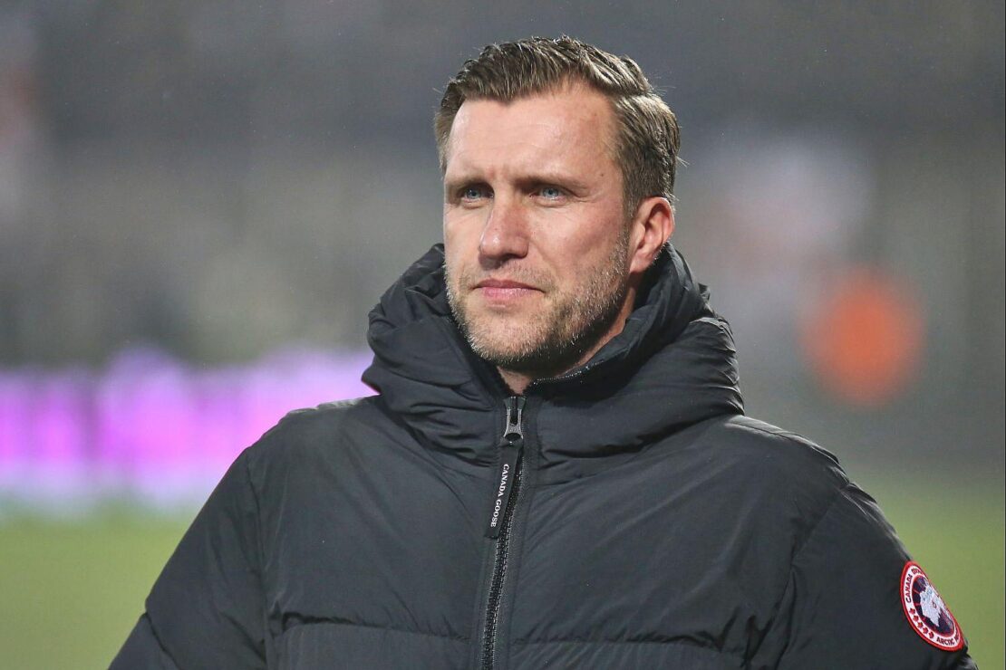 Krösche weist Spekulationen über Eintracht-Abgang zurück