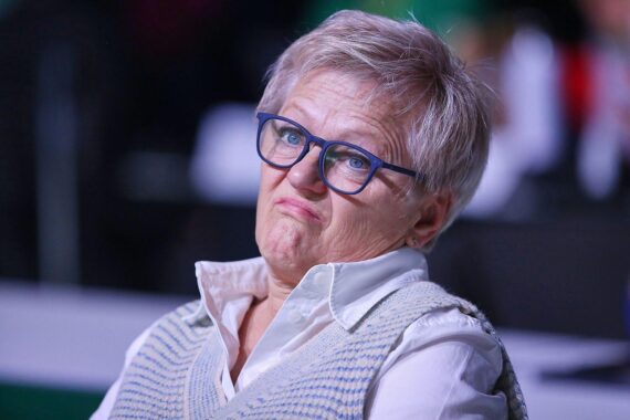 Renate Künast warnt Grüne vor Richtungsstreit nach Cem Özdemirs Wahlerfolg in Baden-Württemberg.