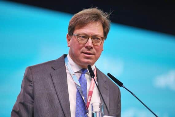 Peter Hauk spricht zur Unterstützung der Landwirtschaft und Biogasförderung in Baden-Württemberg.