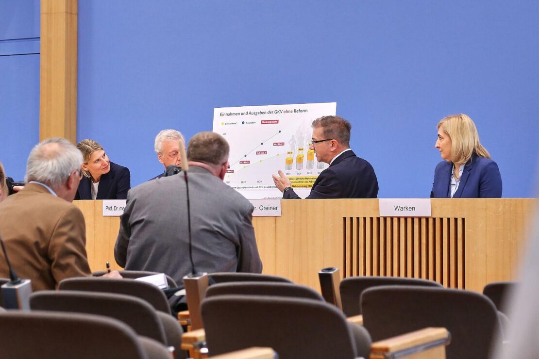 Lang und Gysi kritisieren geplante Gesundheitsreformen