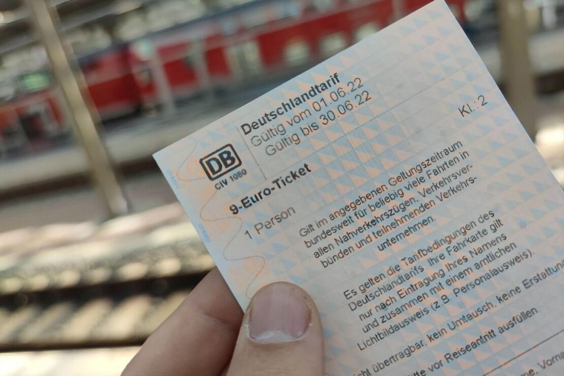 Linke fordert Wiedereinführung des 9-Euro-Tickets