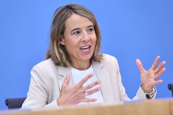 Ulrike Malmendier diskutiert Eurobonds zur Stärkung der europäischen Verteidigung und Finanzstabilität.