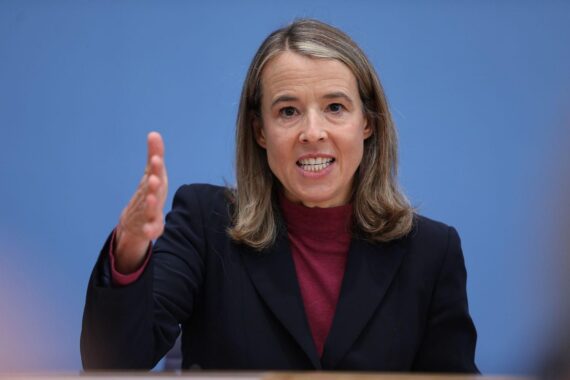 Wirtschaftsexpertin Ulrike Malmendier warnt vor den Folgen eines langfristigen Iran-Kriegs für die USA.