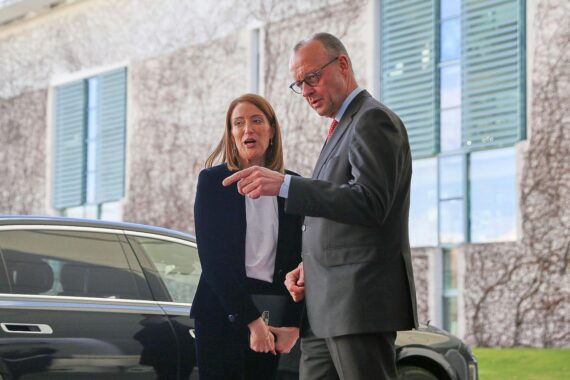 Friedrich Merz empfängt Roberta Metsola im Kanzleramt für Gespräche über EU-Gipfel und Wettbewerbsfähigkeit.