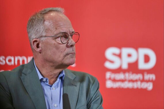 Matthias Miersch im Gespräch, Symbol für Zusammenarbeit und Reformen von SPD und CSU.