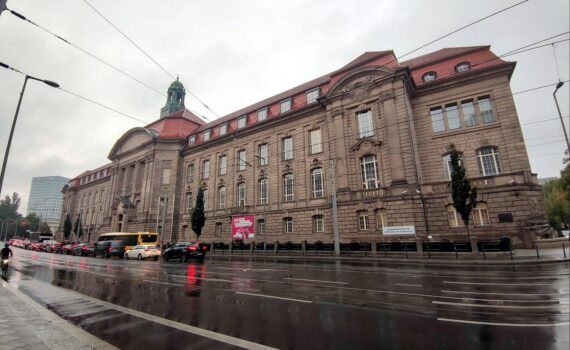 Unruhe im Bundeswirtschaftsministerium: Mitarbeiter unter Druck, E-Mails durchsucht, Vertrauen gefährdet.