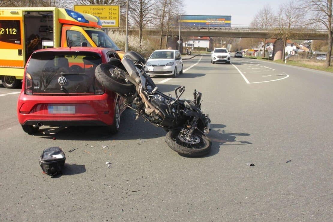 Motorradfahrer nach Unfall bei Höxter per Rettungshubschrauber in Klinik gebracht