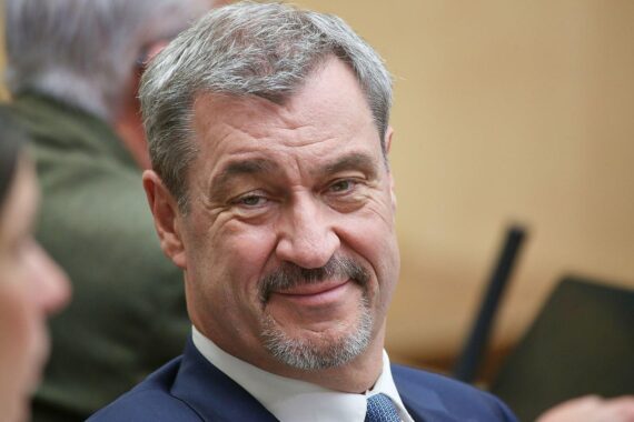 Dominik Krause und Markus Söder bei ihrer Zusammenarbeit für München, beruflich engagiert und visionär.
