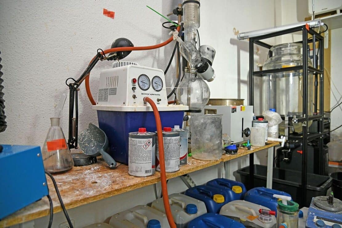 Polizei entdeckt Drogenlabor in Essen nach medizinischem Notfall