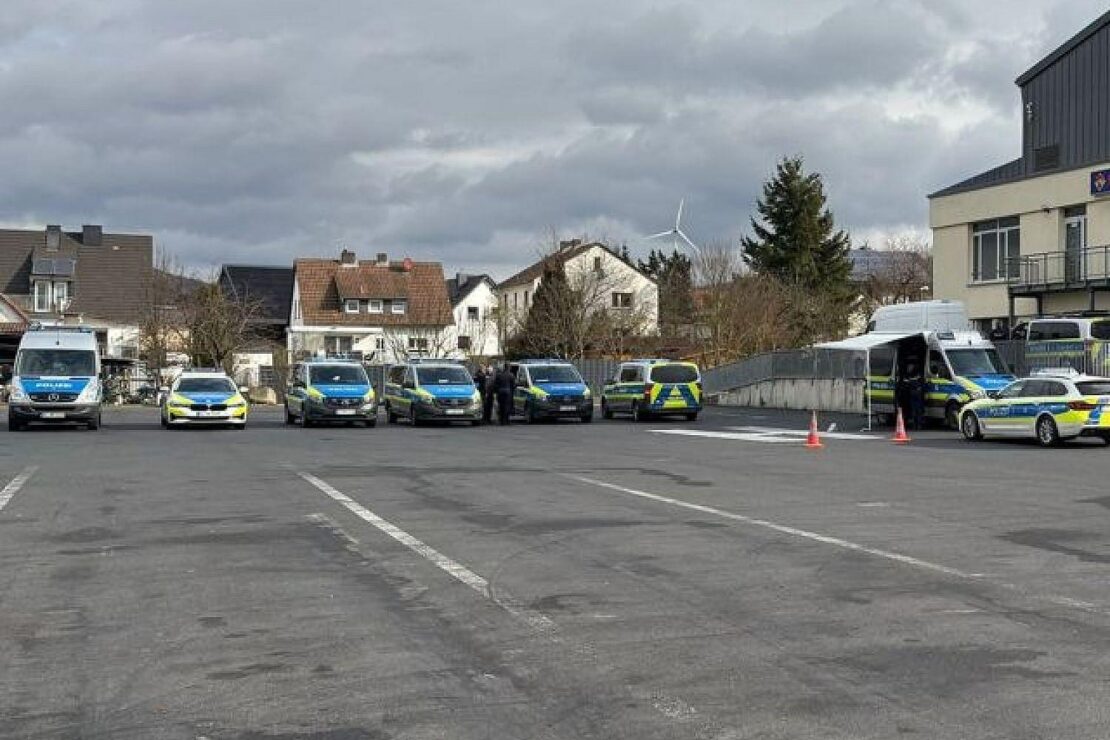 Polizei kontrolliert 61 Lkw in Kirchheim und stellt zahlreiche Verstöße fest
