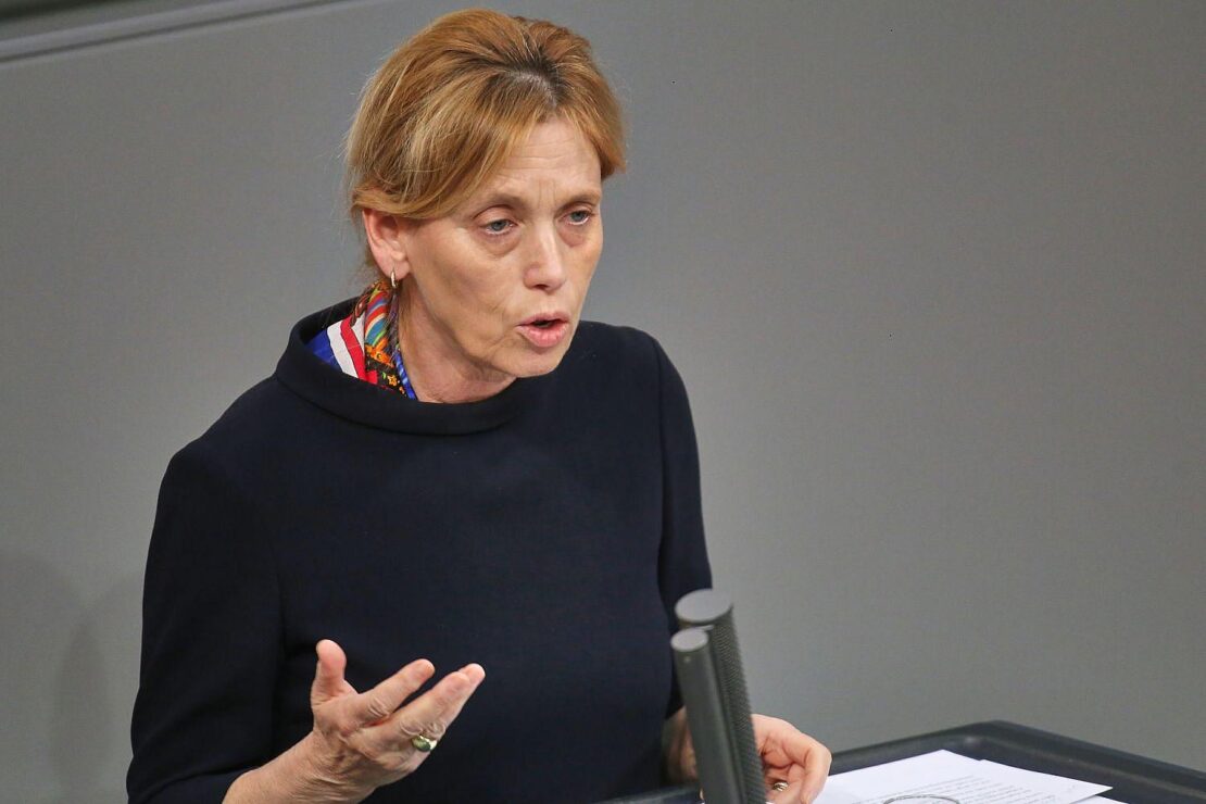 Prien zeigt Sympathie für Frauenstreik