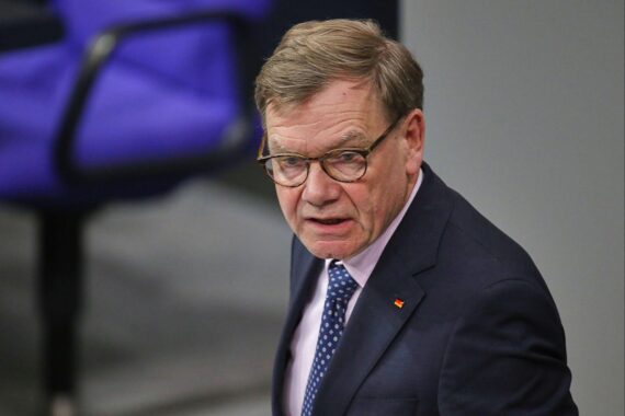 Bundesaußenminister Wadephul unter Kritik: Evakuierungspläne für Konfliktregion im Nahen Osten fehlen.