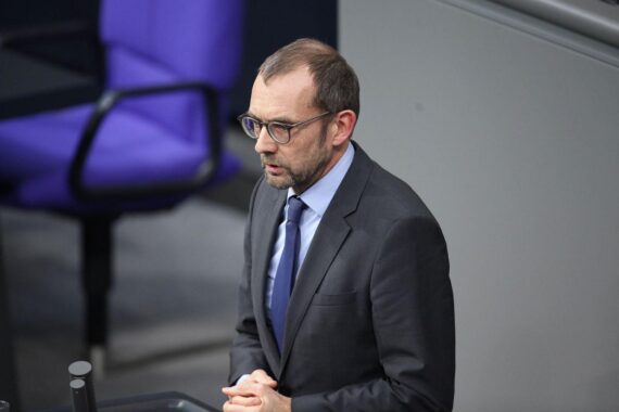 Thomas Röwekamp spricht über EU-Militärmission zum Schutz der Schifffahrt in der Straße von Hormus.