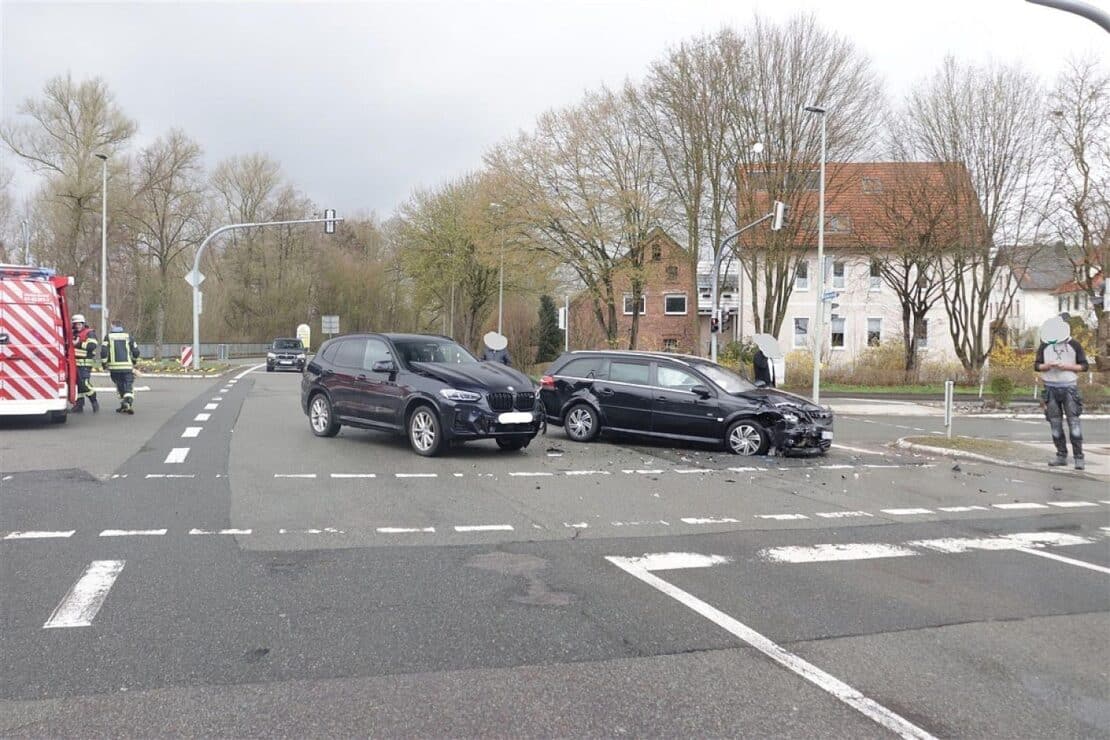 Rotlichtmissachtung führt zu Verkehrsunfall in Brakel