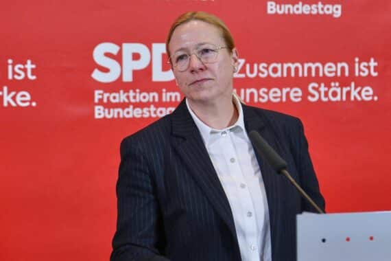 Dagmar Schmidt kritisiert Söders Sparvorschläge für Jugendhilfe und soziale Leistungen scharf.