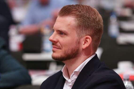 Tim Klüssendorf spricht zur Koalitionszukunft der SPD nach Wahlniederlage in Rheinland-Pfalz.