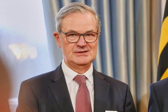 Kay Scheller kritisiert Regierung für Missbrauch von Sondervermögen, Haushaltspolitik und Steuervermeidung.