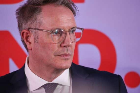 Alexander Schweitzer verhandelt im Hintergrund für die SPD bei Koalitionsgesprächen mit der CDU.