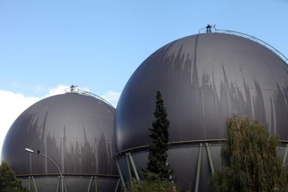 Gasspeicher und Energiesicherheit: Ministerpräsidentin fordert schnelle Maßnahmen zur Preisstabilisierung.