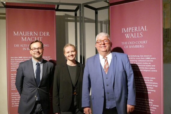 Eröffnung der Sonderausstellung "Mauern der Macht" in Bamberg mit Bürgermeister und Kuratoren.