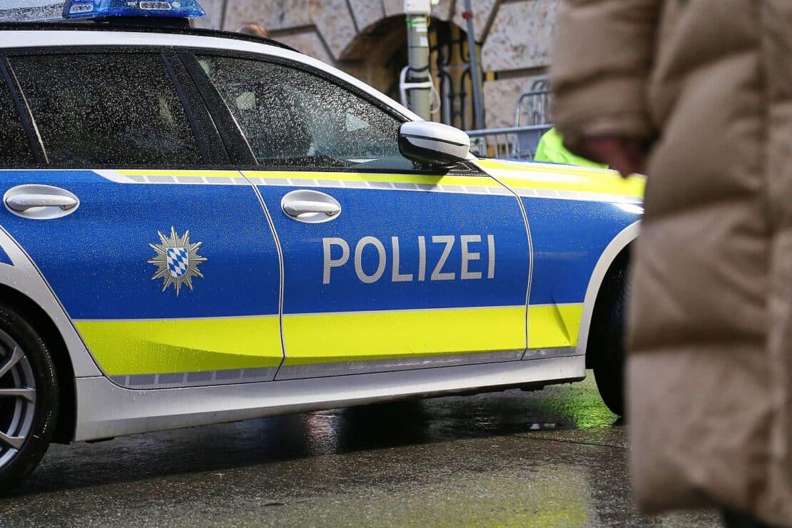 Streifenwagen bei Wendemanöver auf B255 in Heiligenroth in Unfall verwickelt