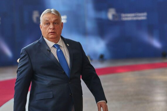 Trump unterstützt Orbán vor der ungarischen Parlamentswahl; starke politische Verbundenheit unterstrichen.