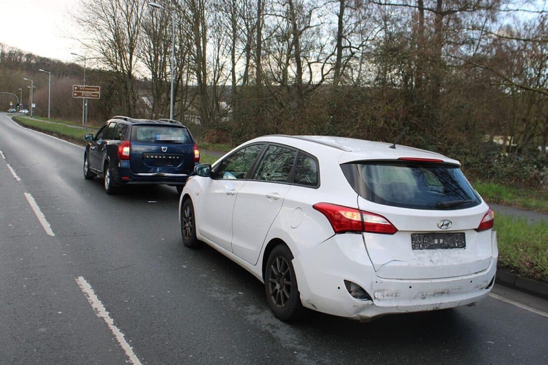 Unaufmerksamer Transporterfahrer verursacht Auffahrunfall in Hagen-Vorhalle