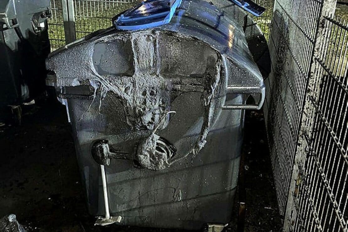 Unbekannter zündet mehrere Müllcontainer in Erfurt an