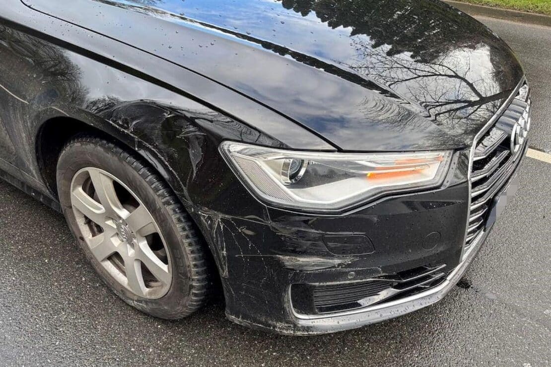 Unfallflucht nach Zusammenstoß in Bodenwerder verursacht hohen Sachschaden