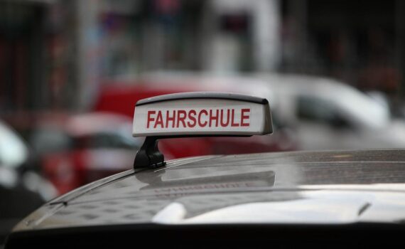 Verkehrsministerkonferenz diskutiert Führerscheinreform zur Verbesserung von Sicherheit und Kostenersparnis.