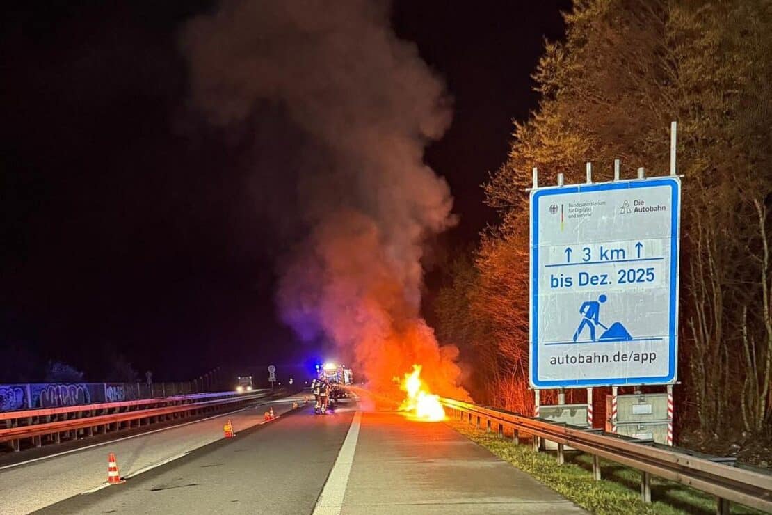 Vollbrand eines Autos auf der A43 bei Sprockhövel