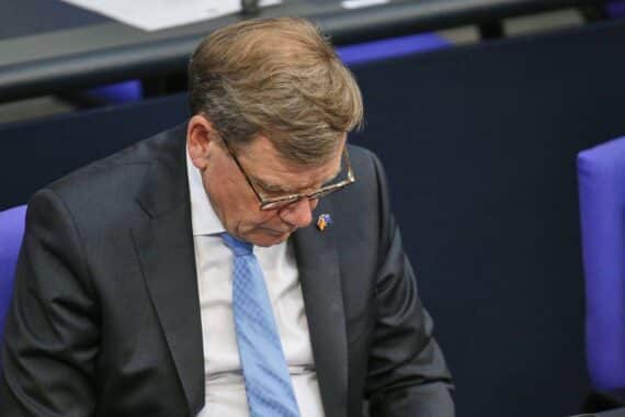 Johann Wadephul spricht über deutsche Staatsbürger in den Emiraten und Evakuierungspläne.