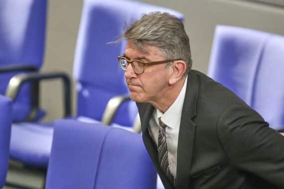 Wolfram Weimer diskutiert Kulturpolitik nach Absage des Deutschen Buchhandlungspreises in Berlin.