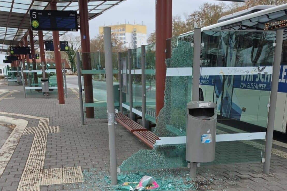 Zeugenaufruf nach Sachbeschädigung am Busbahnhof in Sömmerda