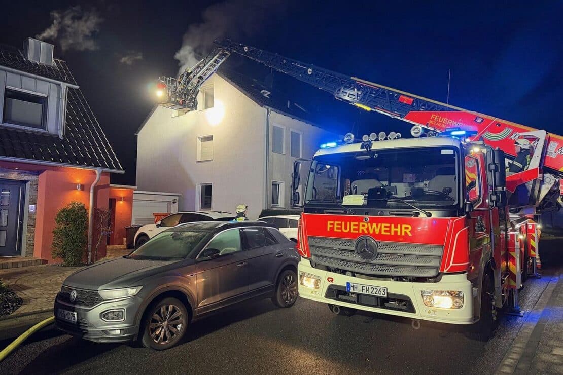 Zimmerbrand in Mülheim an der Ruhr sorgt für unruhige Nacht