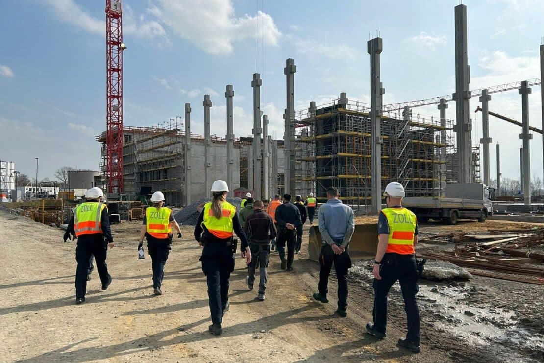 Zoll findet 18 illegal Beschäftigte auf Baustellen im Münsterland