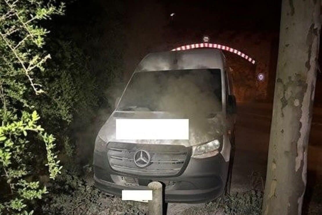 Zwei Fahrzeuge in Worms in einer Nacht in Brand gesetzt